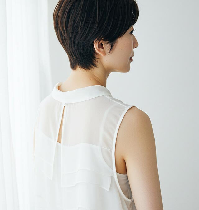 首元すっきり、ひし形シルエットの大人ショート