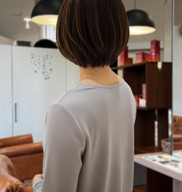襟足スッキリ大人丸みボブ
